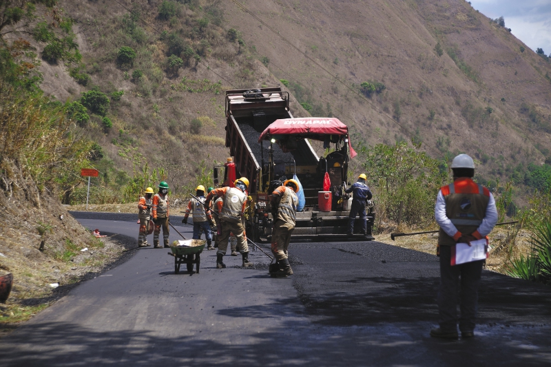 La Transversal del Sisga fue cerrada de manera permanente debido a múltiples deslizamientos de materiales y al desbordamiento del río Lengupá en el puente Piedra Campana. / Óscar Pérez