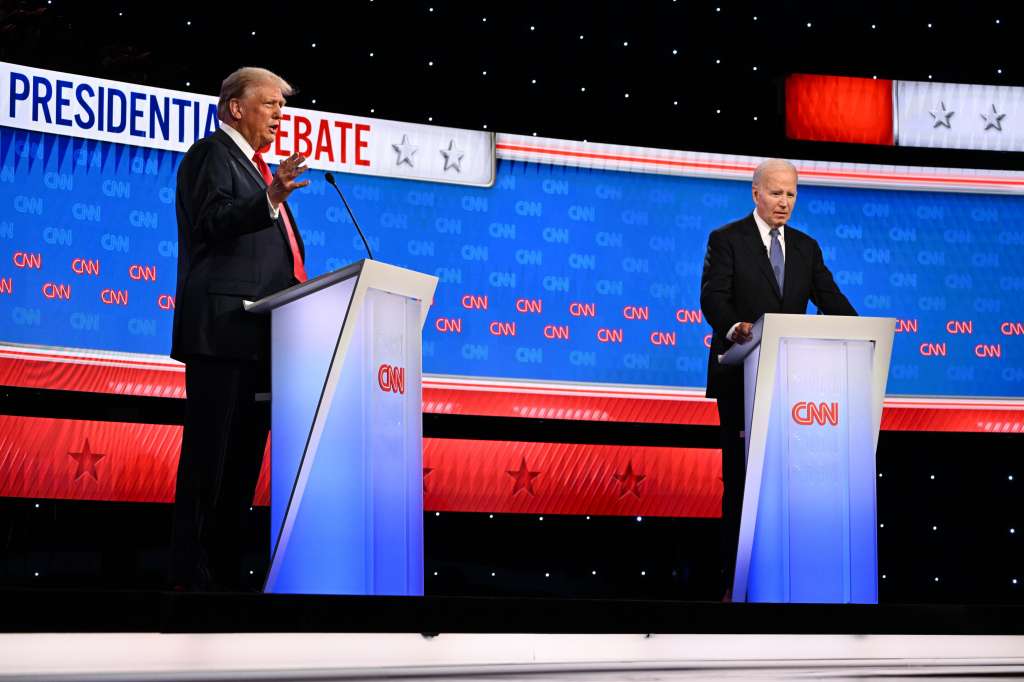 Atlanta (United States), 28/06/2024.- US President Joe Biden (R) and former US President Donald J. Trump (L) participate in the first 2024 presidential election debate, at Georgia Institute of Technology'Äôs McCamish Pavilion in Atlanta, Georgia, USA, 27 June 2024. The first 2024 presidential election debate is hosted by CNN. EFE/EPA/WILL LANZONI / CNN PHOTOS MANDATORY CREDIT: CNN PHOTOS / CREDIT CNN - WILL LANZONI EDITORIAL USE ONLY EDITORIAL USE ONLY