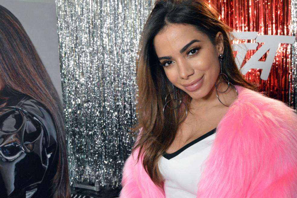 La brasileña Anitta dice que empezó haciendo “funk” y, por eso, para ella fue muy fácil hacer el tránsito al sonido urbano. / EFE
