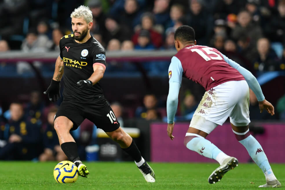El 'kun' Agüero (izquierda) se convirtió en el jugador extranjero con más goles en la Premier League con 177 tantos. Superó al francés Thierry Henry. / AFP