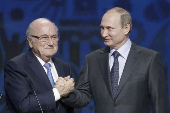 Putin y Blatter mantienen una estrecha relación desde que Rusia fue elegida sede del Mundial de 2018 / EFE.