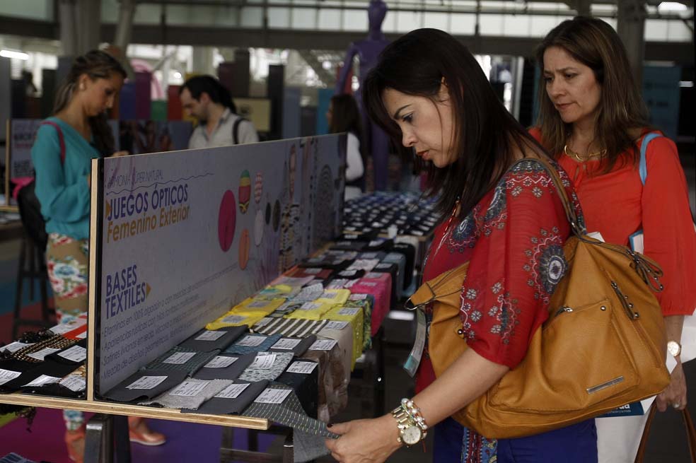 Empresarios de Colombia, Perú, Chile y México están presentes en la feria de Colombiatex. / EFE