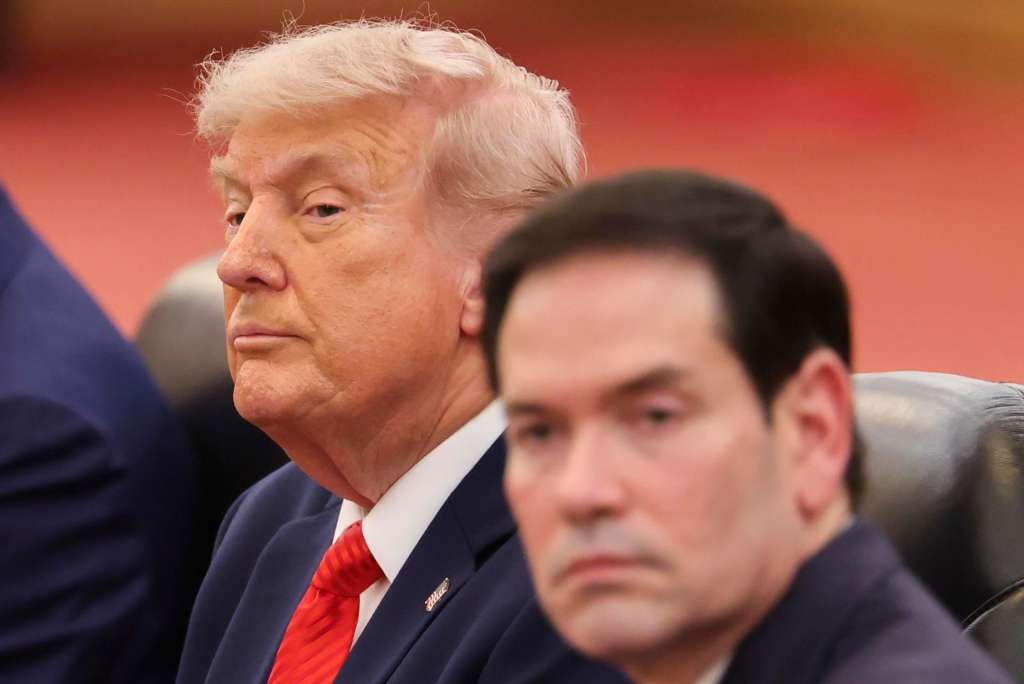 BEIJING (China), 14/05/2026.- U.S. President Donald Trump (L), seated next to U.S. Secretary of State Marco Rubio (R), attends a bilateral meeting with Chinese President Xi Jinping (not pictured) at the Great Hall of the People in Beijing, China, 14 May 2026. EFE/EPA/Maxim Shemetov / POOL