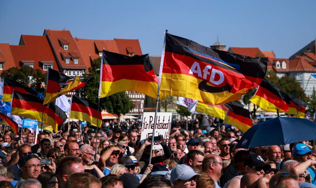 Erfurt (Germany), 31/08/2024.- Supporters of far-right Alternative for Germany (AfD) party await the speech of faction chairman in the regional parliament of Thuringia Bjoern Hoecke, top candidate for the upcoming 2024 Thuringia state election during the final election campaign rally in Erfurt, Germany, 31 August 2024. Thuringia state election, voting for the regional parliament 'Landtag', will be held on 01 September 2024. (Elecciones, Alemania) EFE/EPA/CLEMENS BILAN