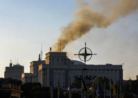 Ataque sin precedentes: Rusia abre fuego aéreo a sede de gobierno de Ucrania