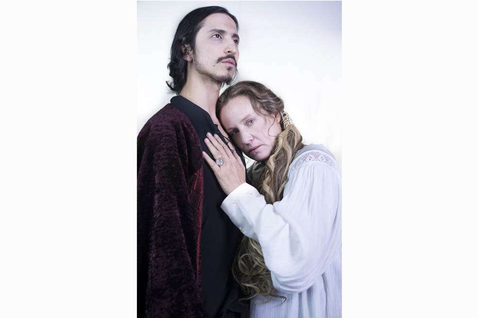 Érik Rodríguez y Alejandra Borrero, protagonistas de ‘Ella en Shakespeare’. / Cortesía Casa E