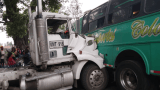 Accidente entre bus escolar y camión dejó 16 niños heridos en vía Cali-Candelaria