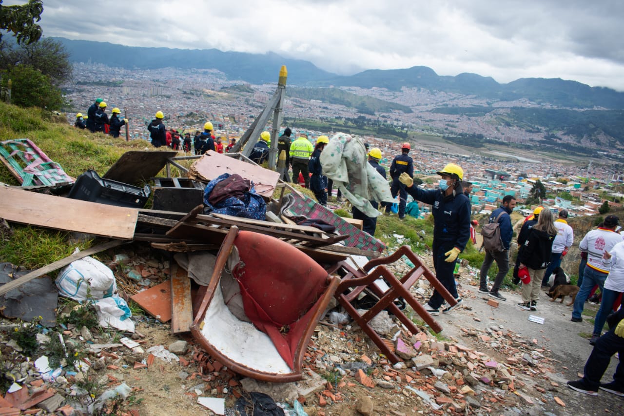 Desmontan en Ciudad Bolívar seis viviendas improvisadas en zona de invasión.