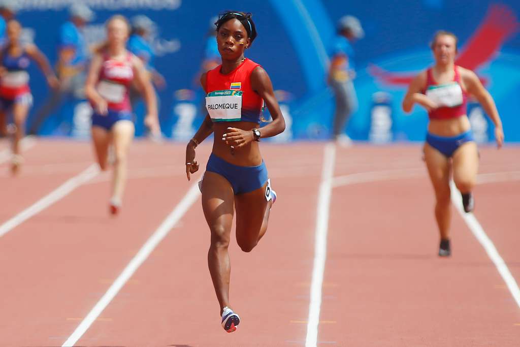 AMDEP3771. SANTIAGO (CHILE), 23/11/2023.- Karen Palomeque de Colombia compite en la final de 200m categoría T37 femenino hoy, durante los Juegos Parapanamericanos 2023 en Santiago (Chile). EFE/ Esteban Garay