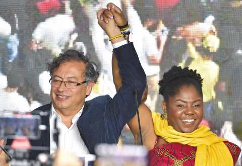 Gustavo Petro arrasó en primera, pero ¿logrará el “cambio” en segunda vuelta?
