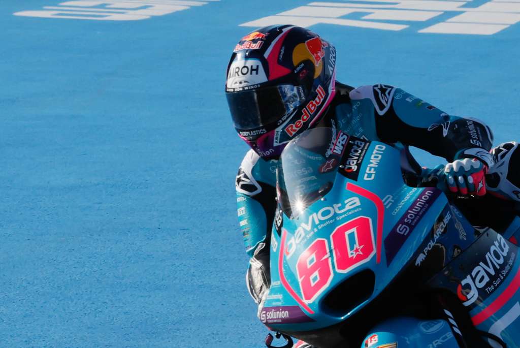 JEREZ DE LA FRONTERA (CÁDIZ), 26/04/2025.- El piloto colombiano de Moto2 David Alonso (CFMOTO Gaviota Aspar Team), durante el segundo entrenamiento libre para el Gran Premio de España de Motociclismo este sábado en el Circuito de Jerez-Ángel Nieto de Jerez. EFE/José Manuel Vidal