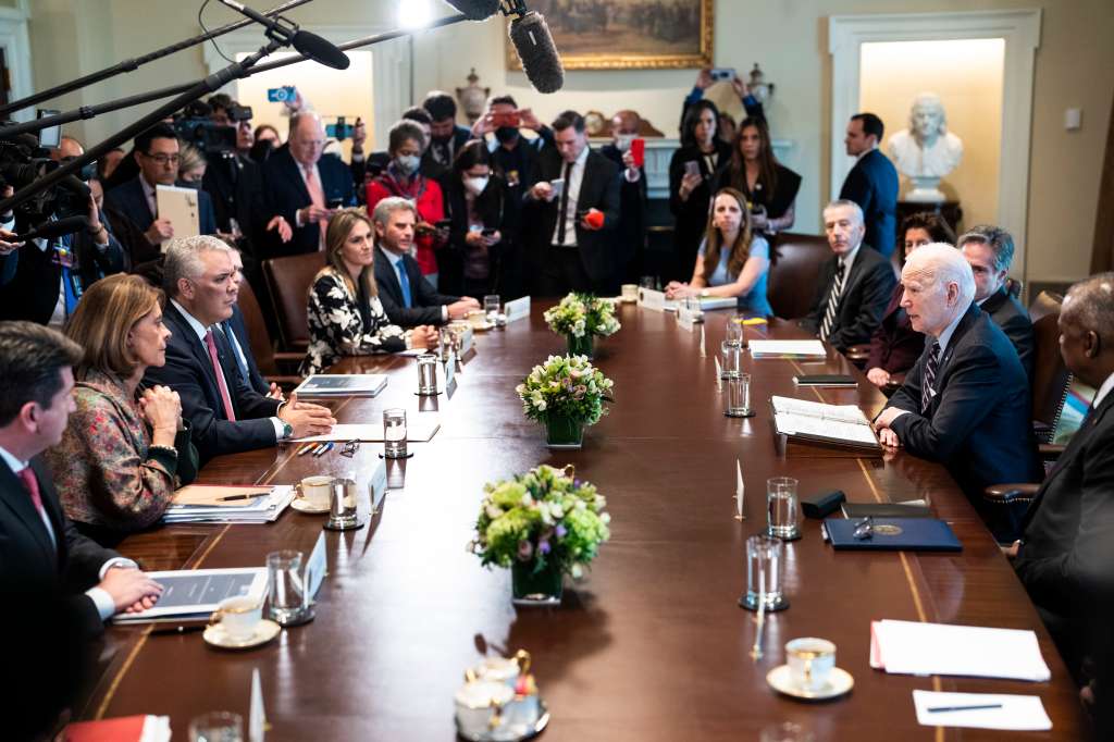 Washington (Usa), 10/03/2022.- US President Joe Biden meets with Colombian President Ivan Duque in the Cabinet Room of the White House, Washington, DC, USA, 10 March 2022. (Estados Unidos) EFE/EPA/Doug Mills / POOL