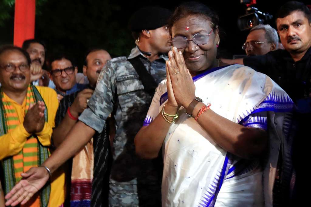 Su activismo por los derechos de las comunidades tribales dentro de su propio estado la han llevado a ganar reconocimiento y ocupar varios puestos de influencia en la región y dentro del BJP de Modi, que gobierna la India desde 2014.