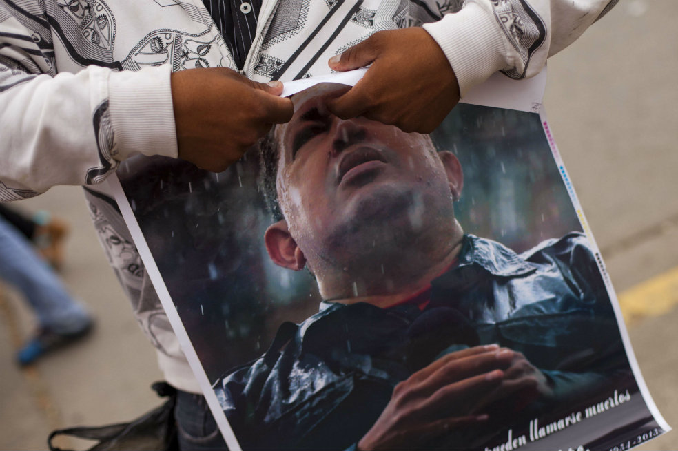 La muerte de Hugo Chávez tuvo mucho eco en Europa, en donde todavía siguen analizando su legado. / AFP