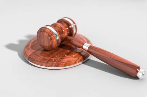 Condenan a cinco españoles por el abuso sexual colectivo de una joven