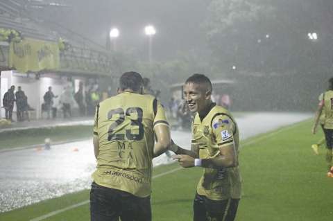 Águilas Doradas abrió con victoria la fecha de clásicos y es colíder de la Liga