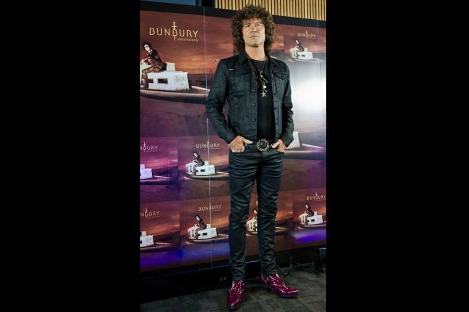 Enrique Bunbury lanzará "Palosanto" el próximo 29 de octubre.