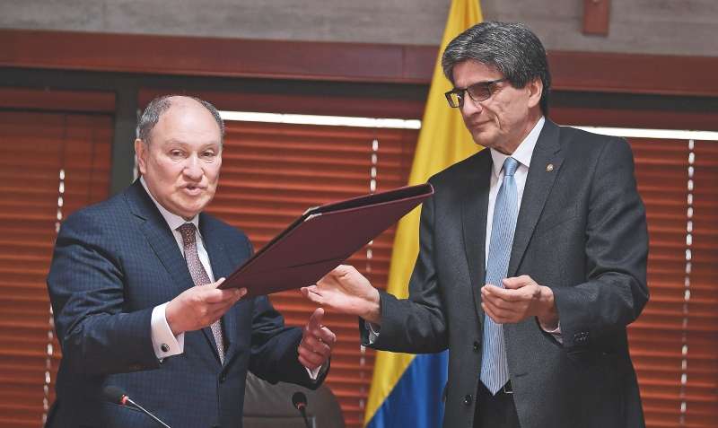Los magistrados de la Corte Constitucional Alberto Rojas Ríos (izquierda) y Antonio José Lizarazo (derecha), actual presidente de la corporación.