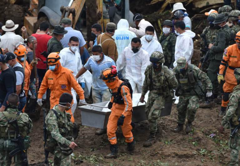 Asciende a 32 el número de cuerpos rescatados tras derrumbe en Rosas, Cauca
