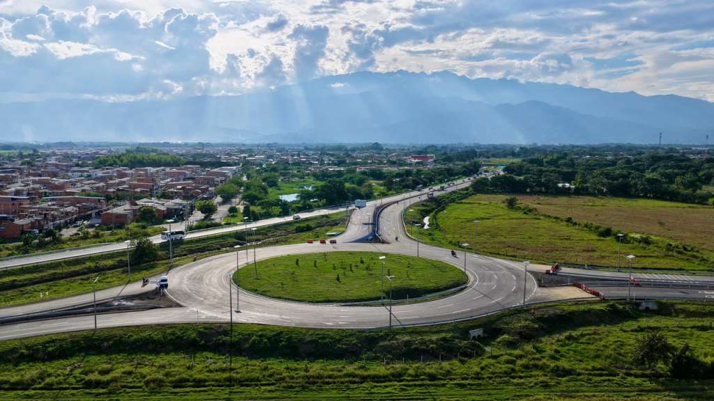 La Avenida Bicentenario hace parte del proyecto Nueva Malla Vial del Valle del Cauca, una iniciativa que busca mejorar la conectividad regional.