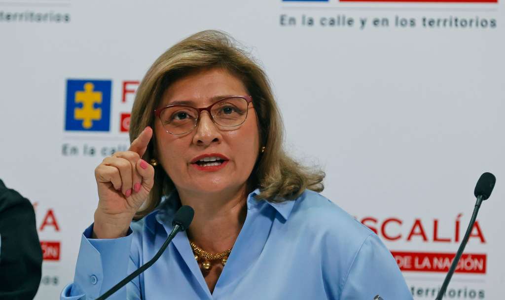 AME7977. BOGOTÁ (COLOMBIA), 21/06/2023.- La vicefiscal general de la nación, Martha Janeth Mancera, habla durante una conferencia de prensa hoy en Bogotá (Colombia). "La conclusión para la Fiscalía General de la Nación es que el teniente coronel Óscar Dávila, de 42 años de edad y 24 años de servicio, decide quitarse la vida y con el arma que era de su conductor. Para la Fiscalía General de la Nación, los resultados de la necropsia son positivos para suicidio", concluyó la vicefiscal general, Martha Janeth Mancera, en una rueda de prensa. EFE/Mauricio Dueñas Castañeda