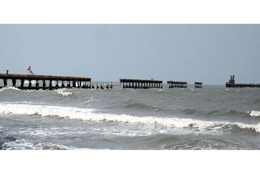 El muelle de Puerto Colombia fue punto de partida del desarrollo de Barranquilla a finales del siglo XIX. Hoy se cae a pedazos. / Fotos: Archivo particular