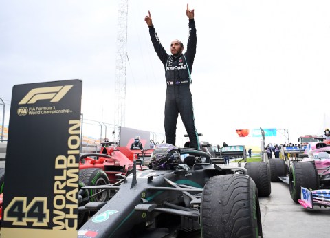 Hamilton da positivo al COVID-19 y no estará en el GP de Sakhir