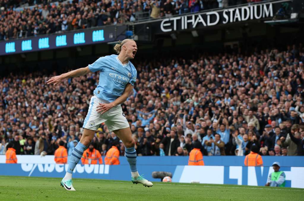 Manchester (United Kingdom), 21/10/2023.- Erling Haaland of Manchester City celebrates scoring the 2-0 goal during the English Premier League match between Manchester City and Brighton & Hove Albion in Manchester, Britain, 21 October 2023. (Reino Unido) EFE/EPA/ADAM VAUGHAN No use with unauthorized audio, video, data, fixture lists, club/league logos, 'live' services' or as NFTs. Online in-match use limited to 120 images, no video emulation. No use in betting, games or single club/league/player publications.