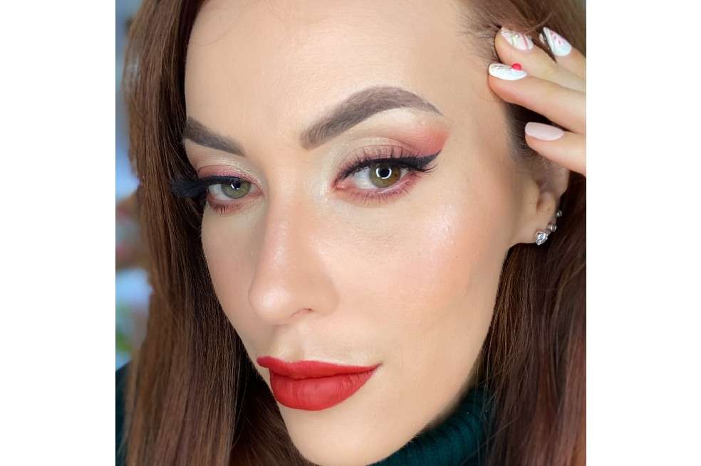 Sigue este tutorial y luce radiante en la celebración de Navidad.