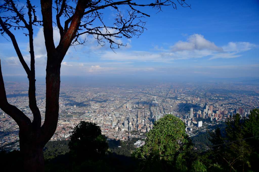 Aspectos generales de la ciudad de Bogotá entre ellas el centro de la ciudad y Monserrate