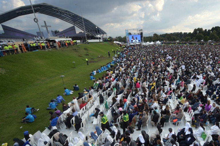 Así vivió una invidente la misa del papa Francisco en Bogotá