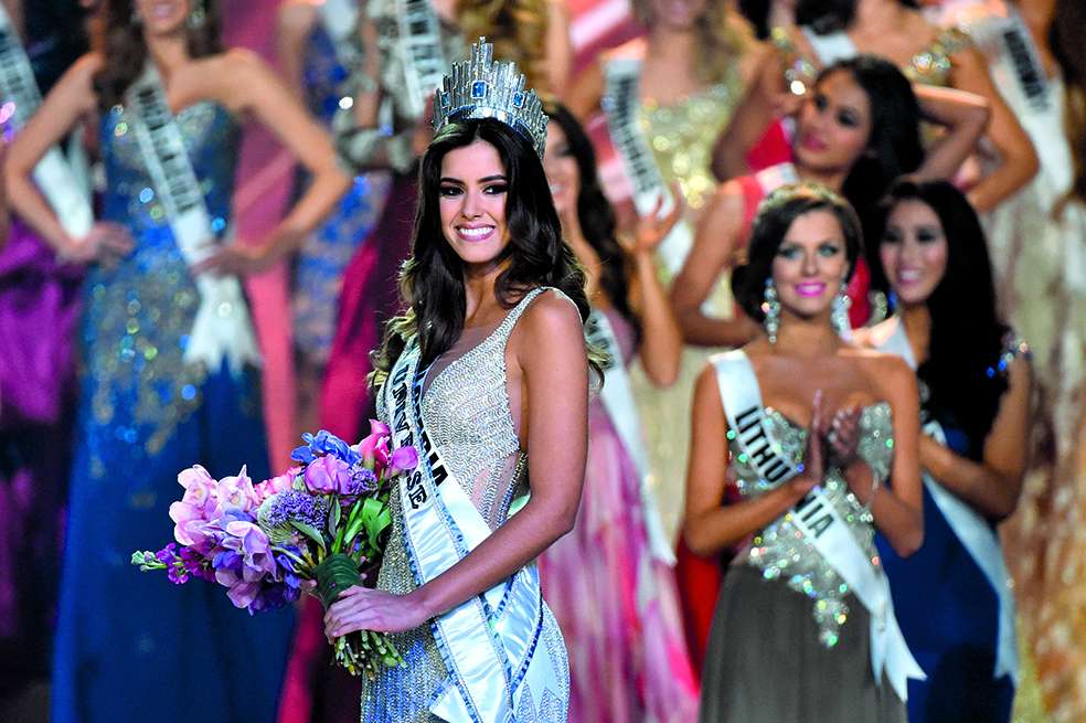 Miss Colombia Paulina Vega  is crowned Miss Universe 2014 during the 63rd Annual MISS UNIVERSE Pageant at Florida International University on January 25, 2015 in Miami, Florida.    AFP PHOTO /  TIMOTHY  A. CLARY