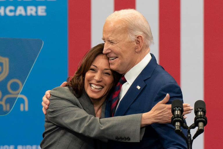 Biden respalda a Kamala Harris, ¿qué falta para que sea candidata presidencial?