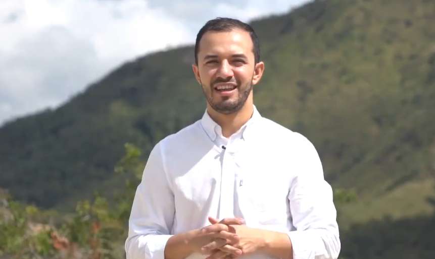 Diógenes Quintero fue personero de Hacarí por seis años, defensor regional del Pueblo en Ocaña por dos años y asesor del despacho del defensor nacional del Pueblo Carlos Camargo por seis meses.
