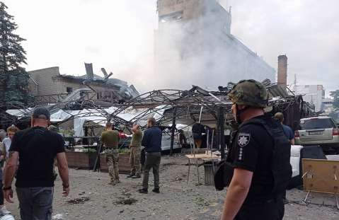 Bombardeo en Ucrania deja al menos tres muertos; Héctor Abad estaba en la zona