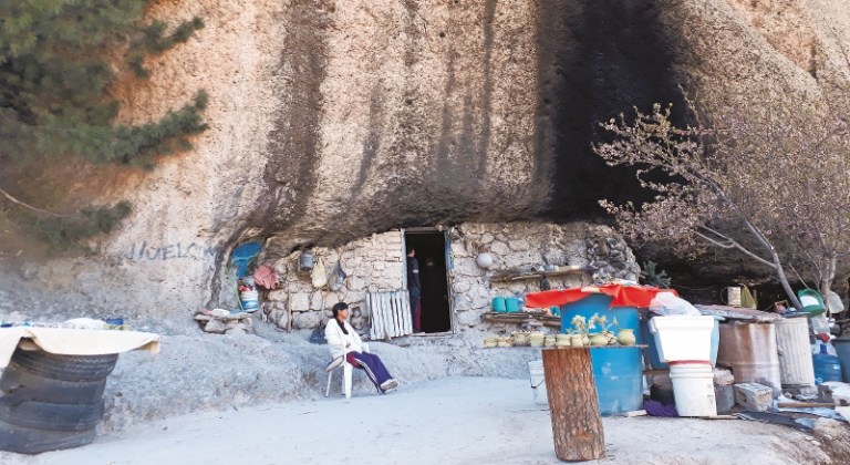 Esta es la historia de doña Petra, la indígena que ha vivido 76 años en una cueva