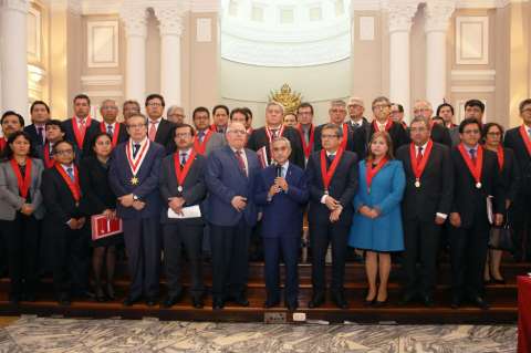 Crece crisis judicial de Perú: renuncian dos presidentes de Cortes