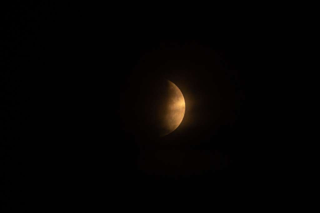 Las increíbles fotos del último eclipse lunar del 2021. Así se vio en el mundo