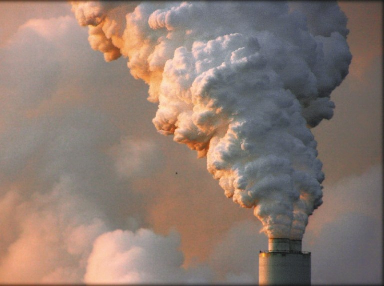 India, un gran emisor de CO2, promete alcanzar neutralidad de carbono en 2070