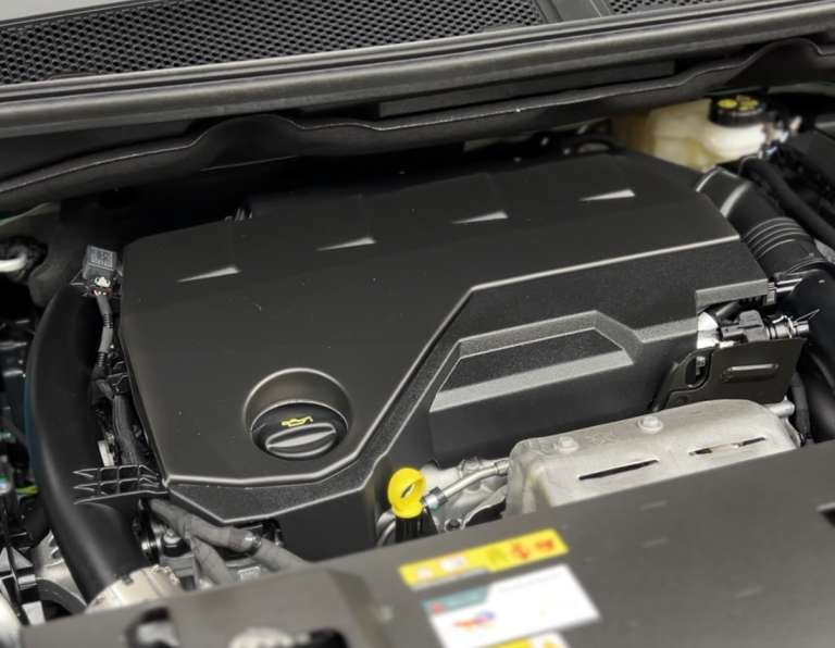 El Peugeot 5008 que se vende en Colombia funciona con un motor turbo de 1.6 litros.