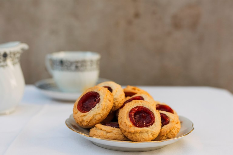 Así puedes preparar unas crocantes galletas de mantequilla con mermelada