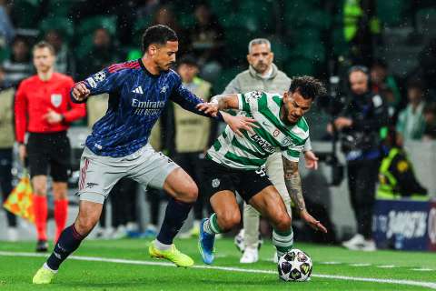 Arsenal le ganó al Sporting de Luis Suárez en el último minuto por la Champions League