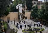 Reconstruyen la estatua colosal de Constantino en Roma