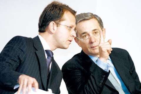 Uribe le pide al Procurador informar sobre "injusta condena" a Andrés Felipe Arias