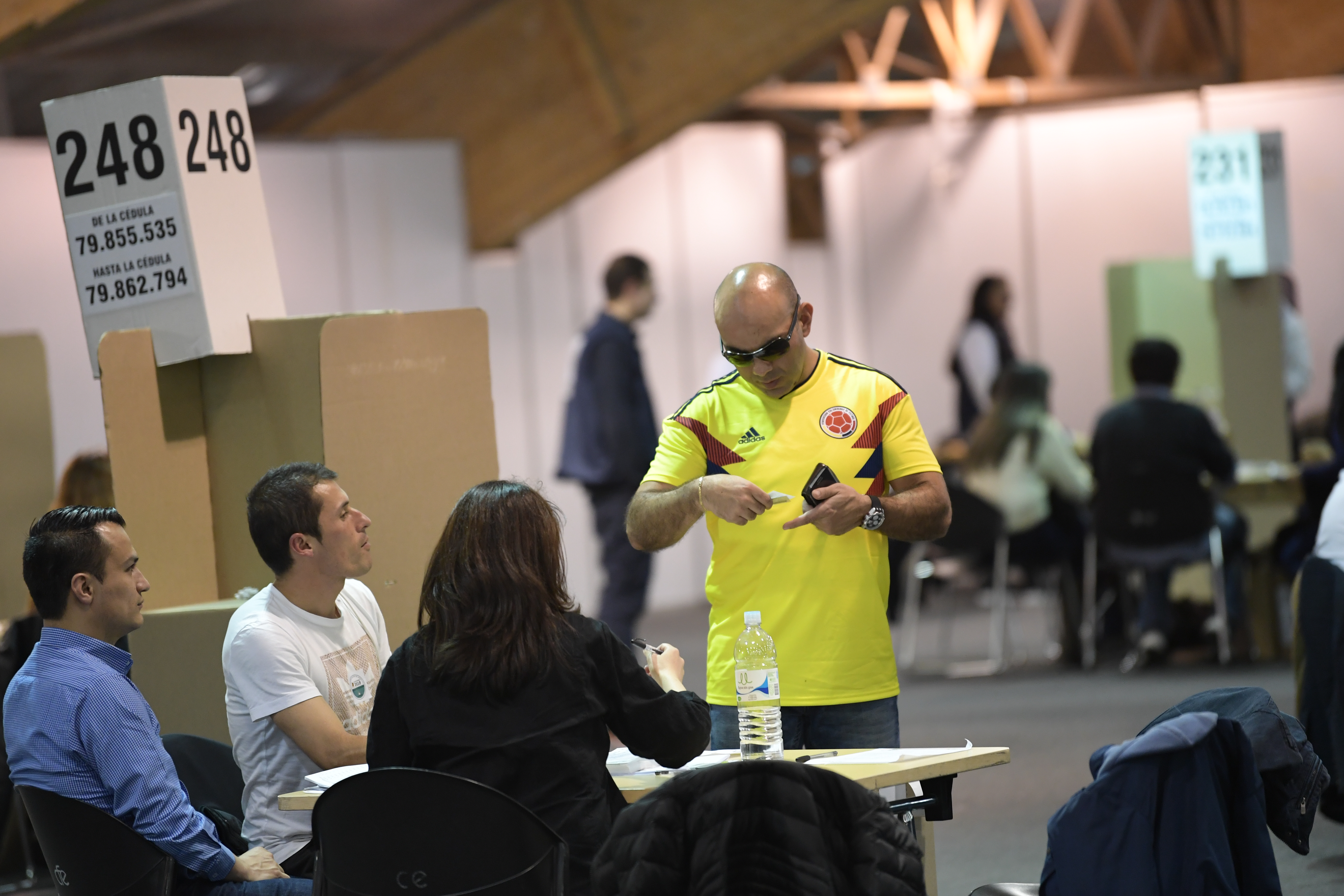 Puesto de votación en Corferias, preconteo y escrutinio de los votos de las elecciones presidenciales 2018 segunda vuelta.