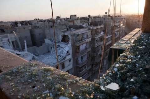 Moscú pide "acciones" tras ataque a embajada y despliega aviones en Siria