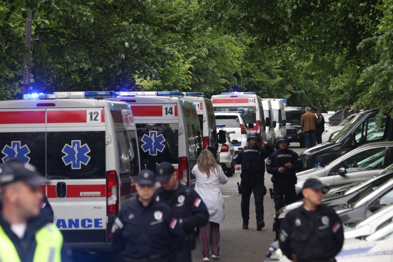 Belgrado: ocho niños y un adulto, víctimas mortales en tiroteo escolar