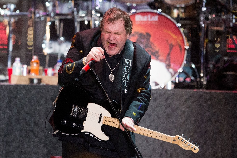 Esta foto de archivo tomada el 11 de mayo de 2013 muestra al cantante estadounidense Marvin Lee Aday, también conocido como "Meat Loaf", actuando en el escenario de Zwolle.