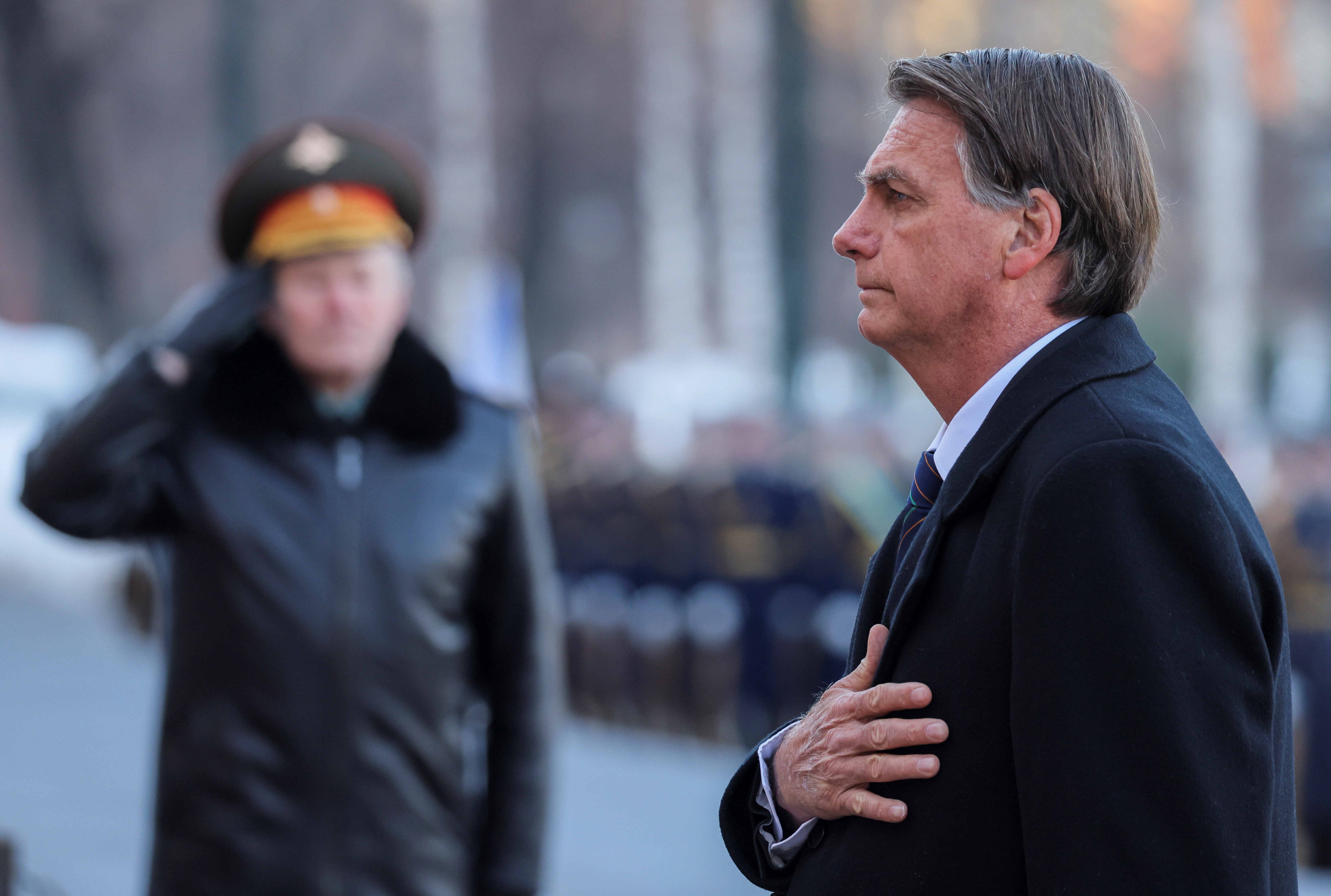 Moscow (Russian Federation), 16/02/2022.- Brazil's president Jair Bolsonaro (R) takes part in a wreath-laying ceremony at the Tomb of the Unknown Soldier near the Kremlin Wall in Moscow, Russia, 16 February 2022. (Brasil, Rusia, Moscú) EFE/EPA/MAXIM SHEMETOV / POOL