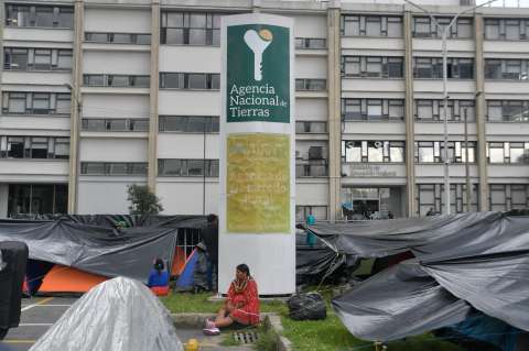 Minga Embera se instala en Bogotá, en medio de la tensión Petro/Galán